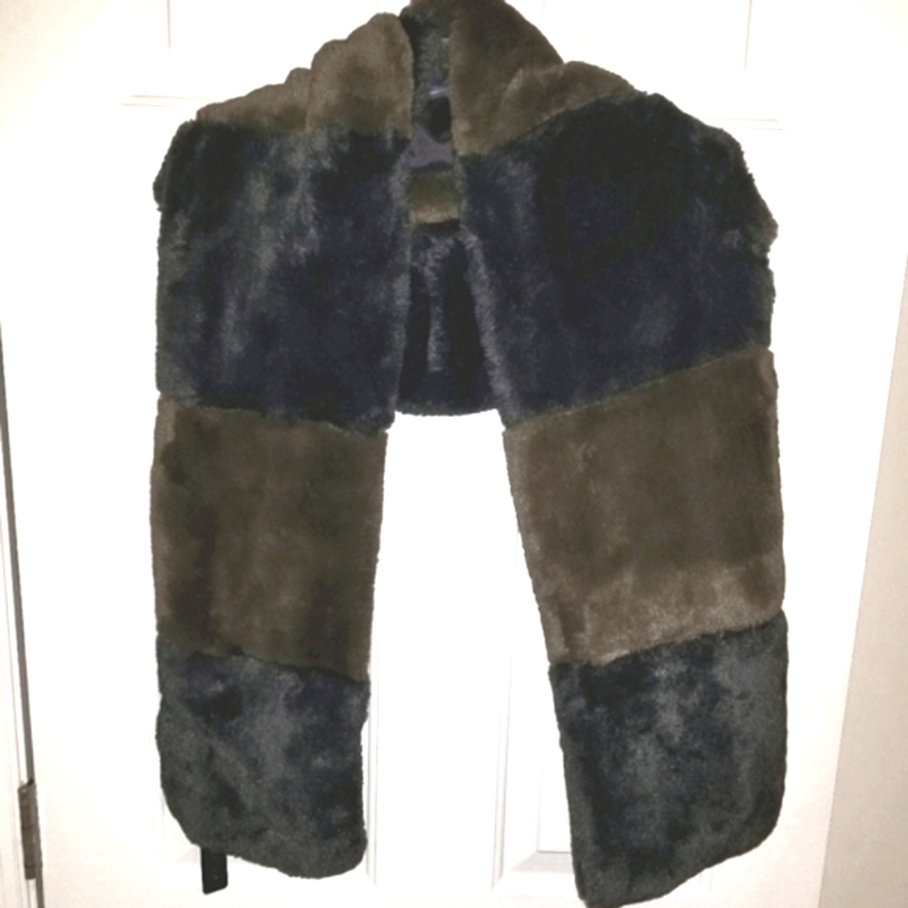 BEBE Large 8' ft. faux fur teddy scarf